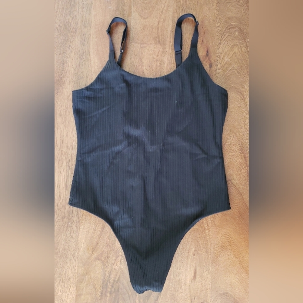 Victoria Secret Sport black ribbed bodysuit, Size M, Moisture wicking